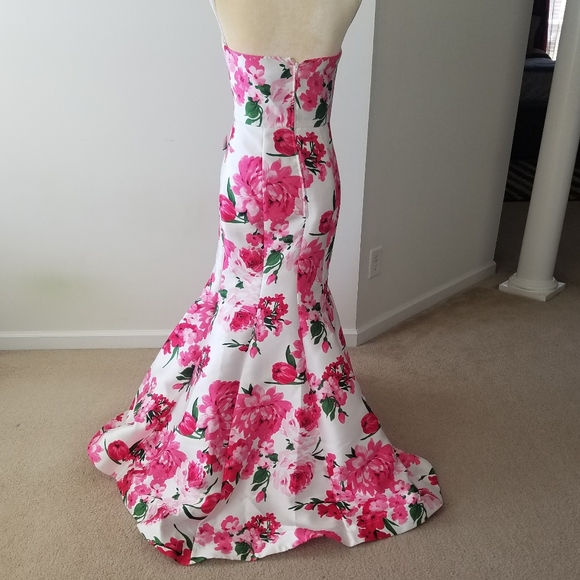 B. Smart Floral Gown - Picture 2 of 5